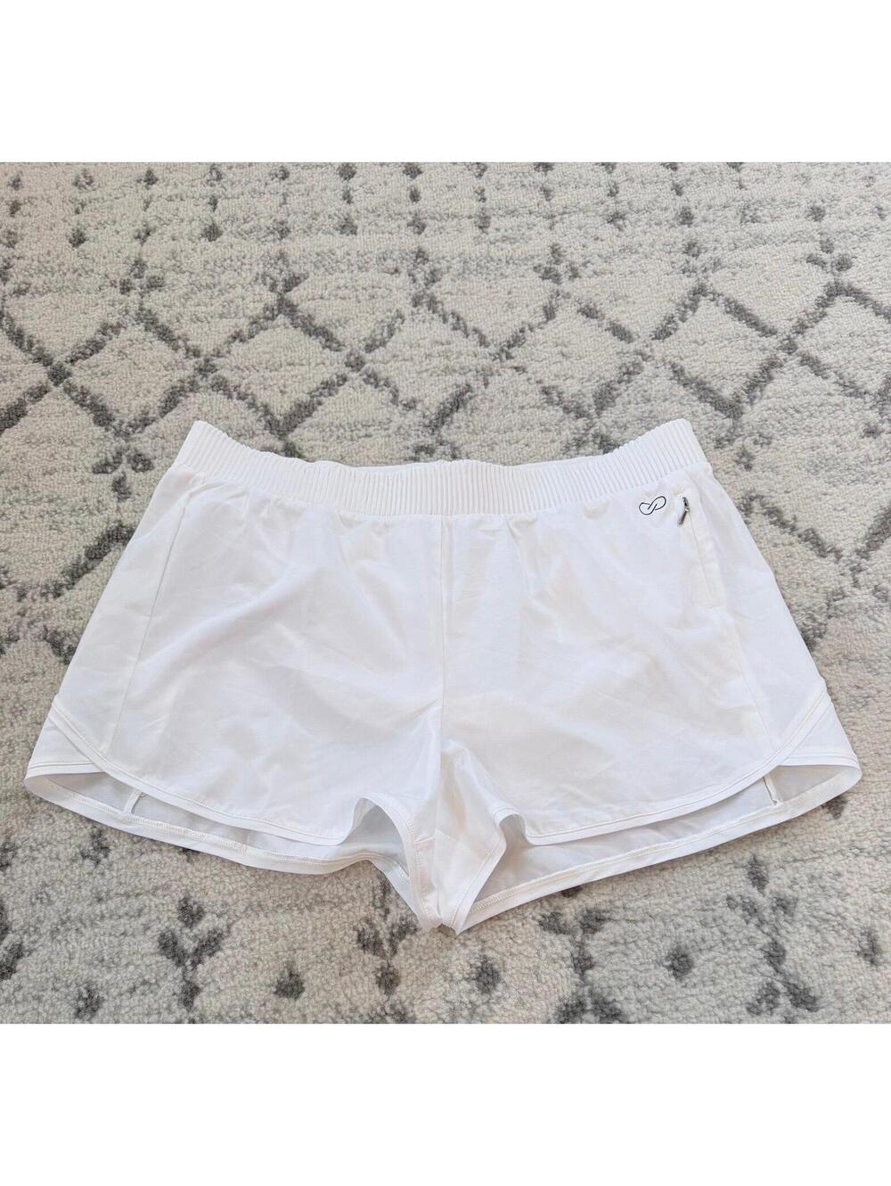 New with tags CALIA by Carrie Underwood Swift Short Large White Zipper Pocket